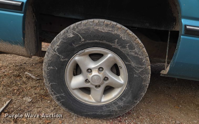 image for item ET5441 1996 Dodge Ram 1500 pickup truck