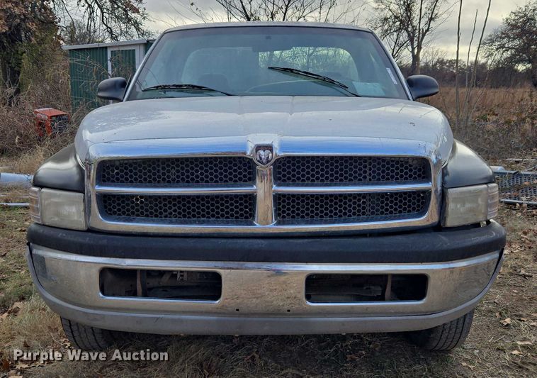 image for item ET5442 2001 Dodge Ram 1500 flatbed pickup truck