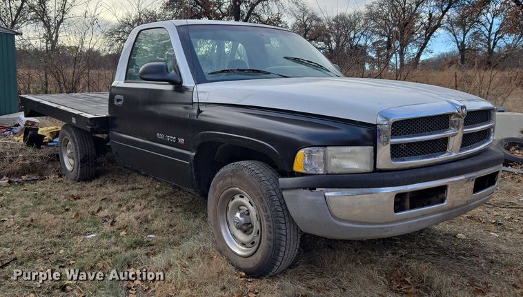 image for item ET5442 2001 Dodge Ram 1500 flatbed pickup truck