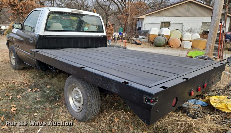 image for item ET5442 2001 Dodge Ram 1500 flatbed pickup truck