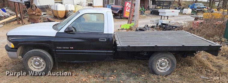 image for item ET5442 2001 Dodge Ram 1500 flatbed pickup truck