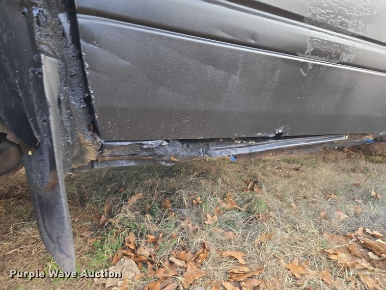 image for item ET5442 2001 Dodge Ram 1500 flatbed pickup truck