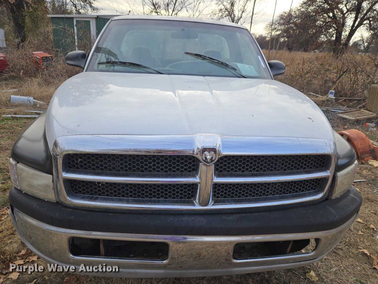 image for item ET5442 2001 Dodge Ram 1500 flatbed pickup truck