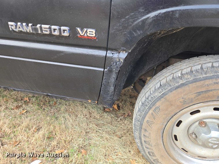 image for item ET5442 2001 Dodge Ram 1500 flatbed pickup truck