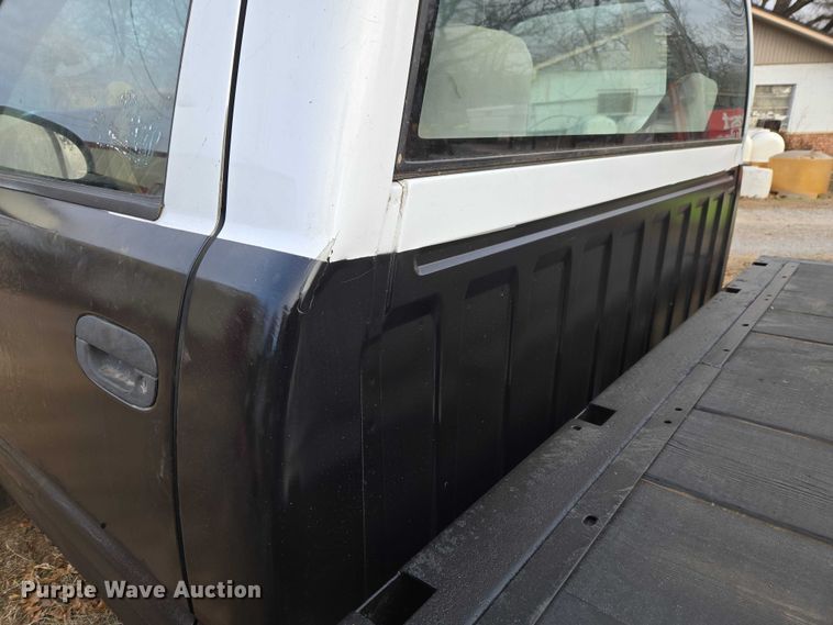 image for item ET5442 2001 Dodge Ram 1500 flatbed pickup truck