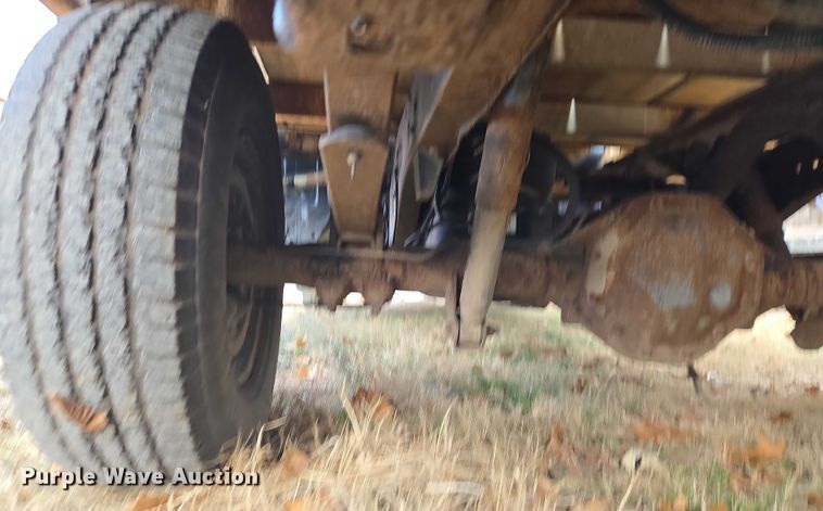 image for item ET5442 2001 Dodge Ram 1500 flatbed pickup truck