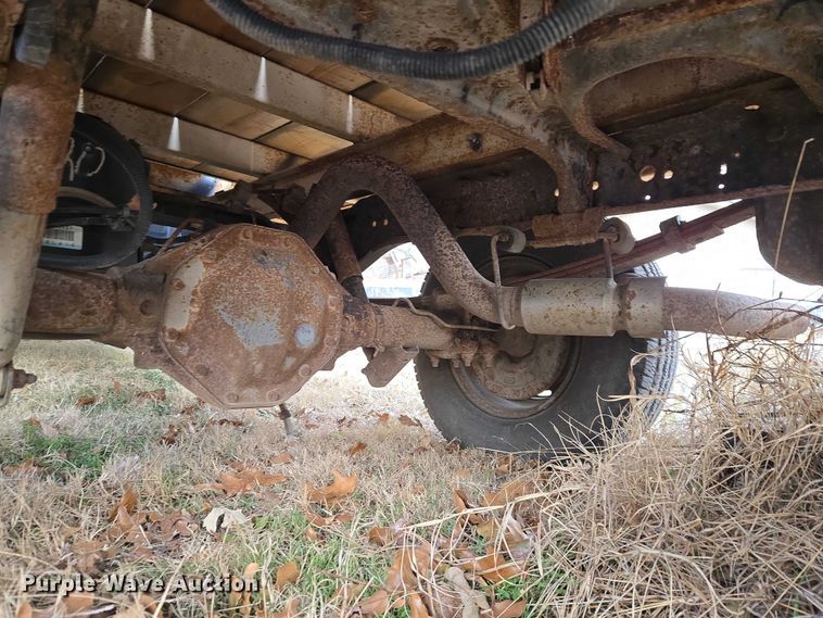 image for item ET5442 2001 Dodge Ram 1500 flatbed pickup truck