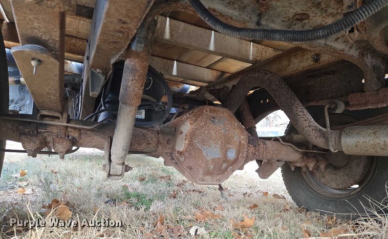 image for item ET5442 2001 Dodge Ram 1500 flatbed pickup truck