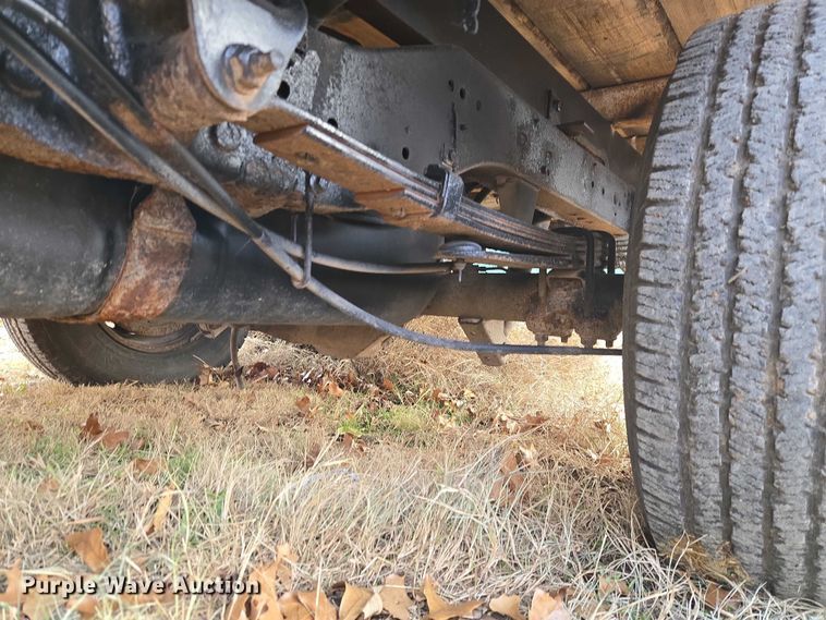 image for item ET5442 2001 Dodge Ram 1500 flatbed pickup truck