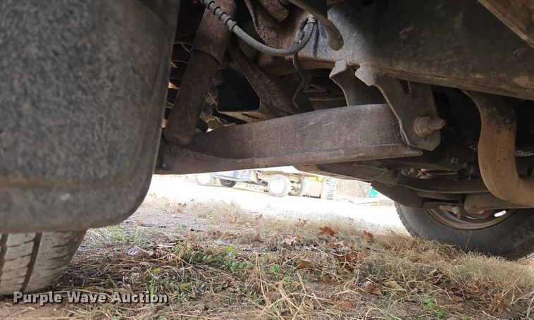 image for item ET5442 2001 Dodge Ram 1500 flatbed pickup truck