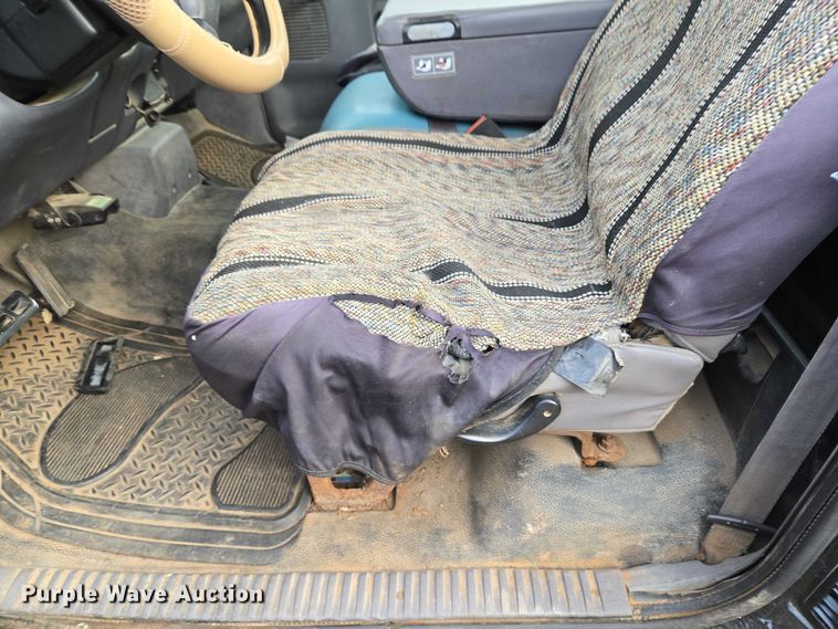 image for item ET5442 2001 Dodge Ram 1500 flatbed pickup truck