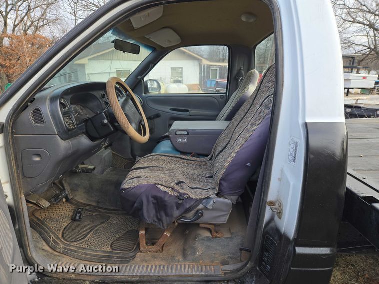 image for item ET5442 2001 Dodge Ram 1500 flatbed pickup truck