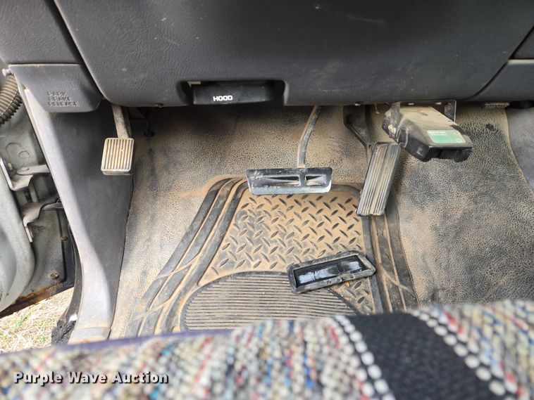 image for item ET5442 2001 Dodge Ram 1500 flatbed pickup truck