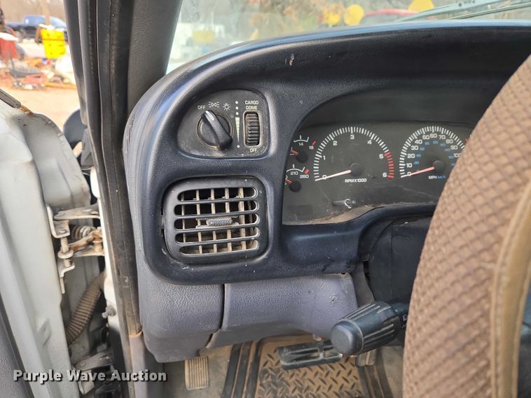 image for item ET5442 2001 Dodge Ram 1500 flatbed pickup truck