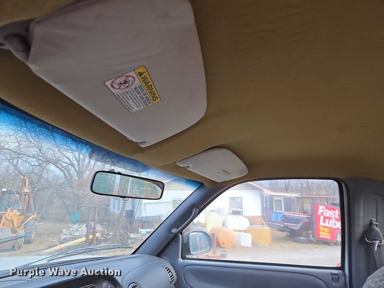 image for item ET5442 2001 Dodge Ram 1500 flatbed pickup truck