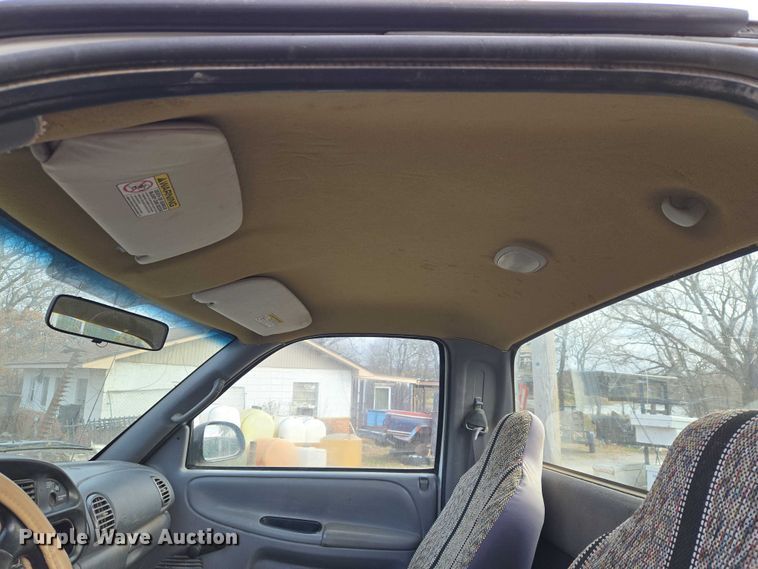 image for item ET5442 2001 Dodge Ram 1500 flatbed pickup truck