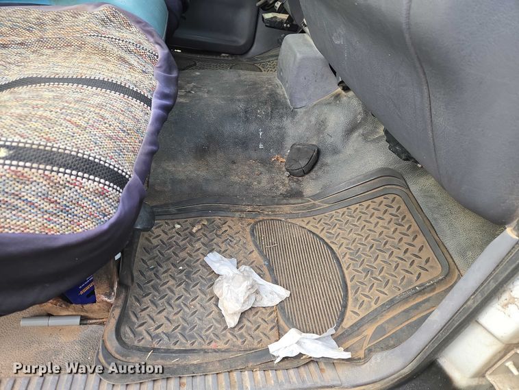 image for item ET5442 2001 Dodge Ram 1500 flatbed pickup truck