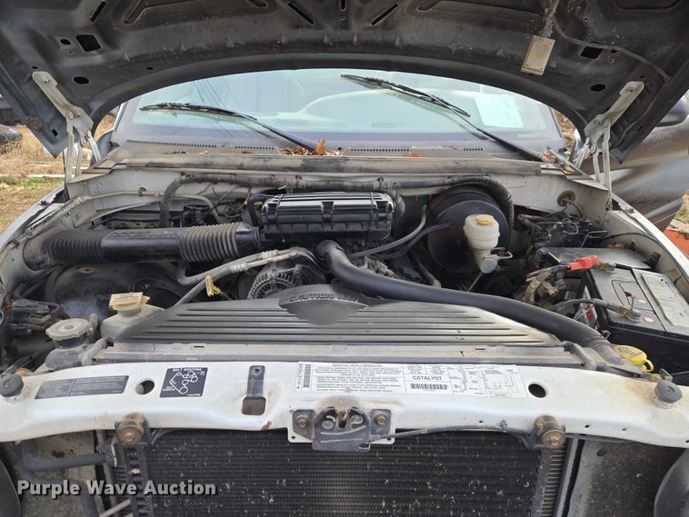 image for item ET5442 2001 Dodge Ram 1500 flatbed pickup truck