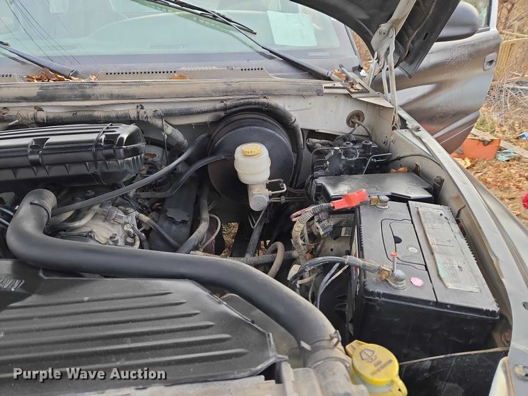 image for item ET5442 2001 Dodge Ram 1500 flatbed pickup truck