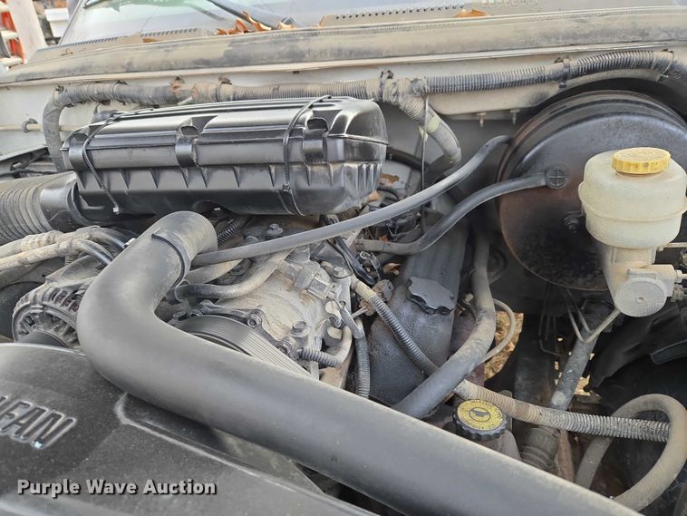 image for item ET5442 2001 Dodge Ram 1500 flatbed pickup truck