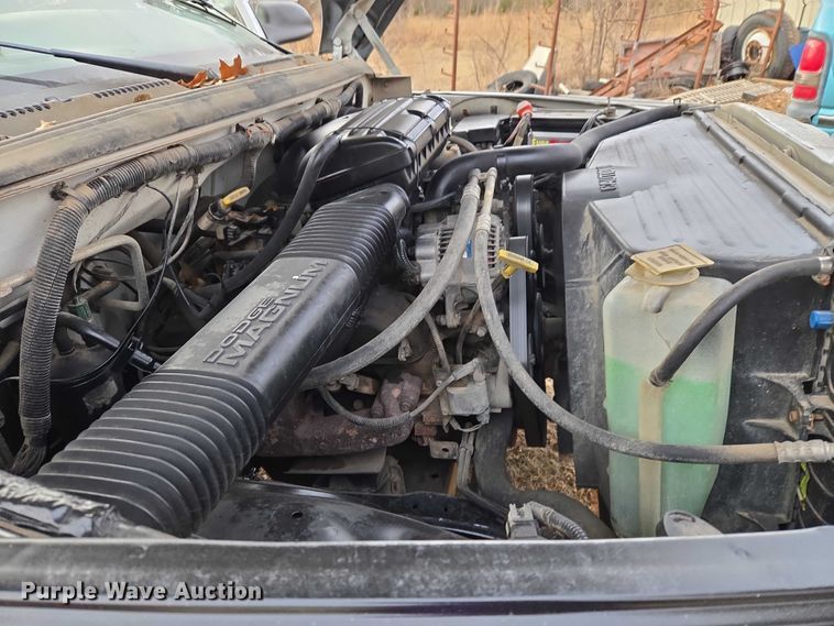 image for item ET5442 2001 Dodge Ram 1500 flatbed pickup truck