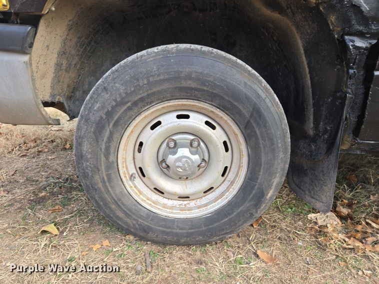 image for item ET5442 2001 Dodge Ram 1500 flatbed pickup truck