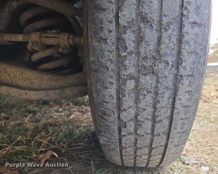 image for item ET5442 2001 Dodge Ram 1500 flatbed pickup truck