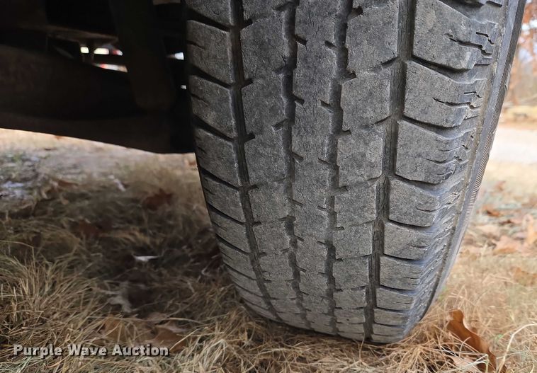 image for item ET5442 2001 Dodge Ram 1500 flatbed pickup truck