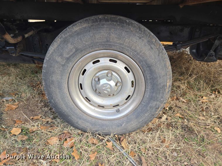 image for item ET5442 2001 Dodge Ram 1500 flatbed pickup truck