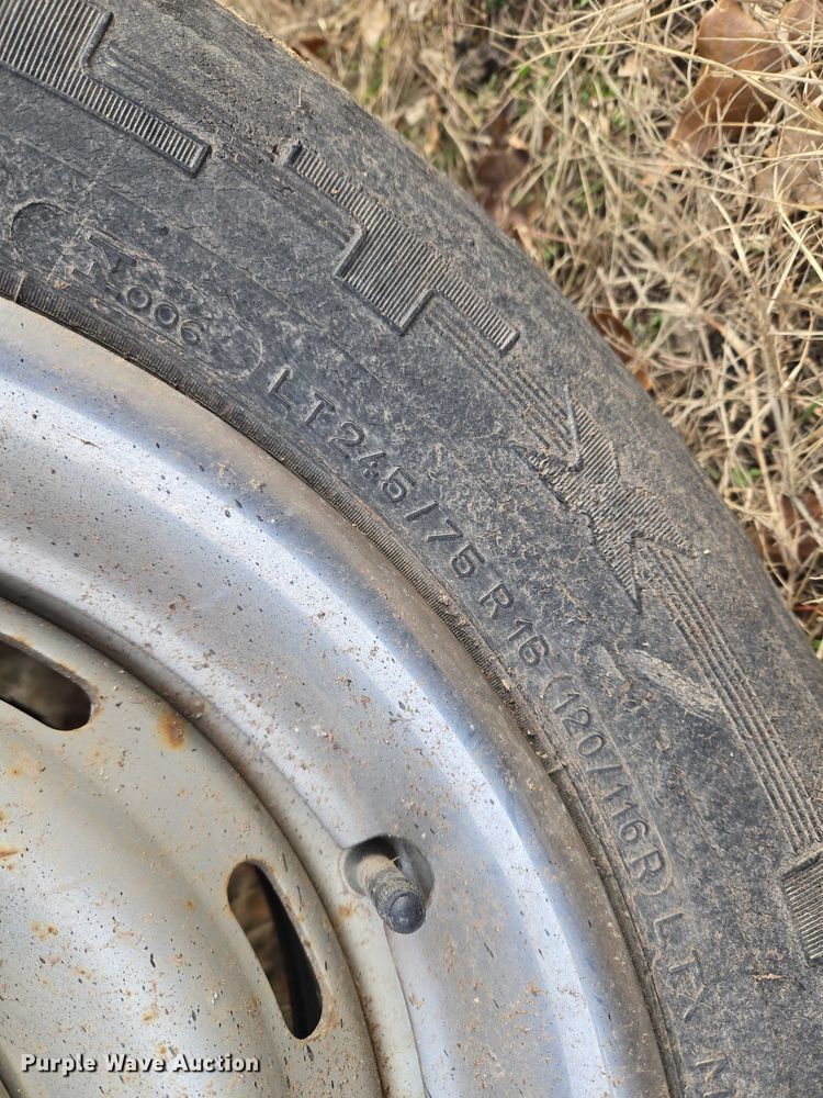 image for item ET5442 2001 Dodge Ram 1500 flatbed pickup truck