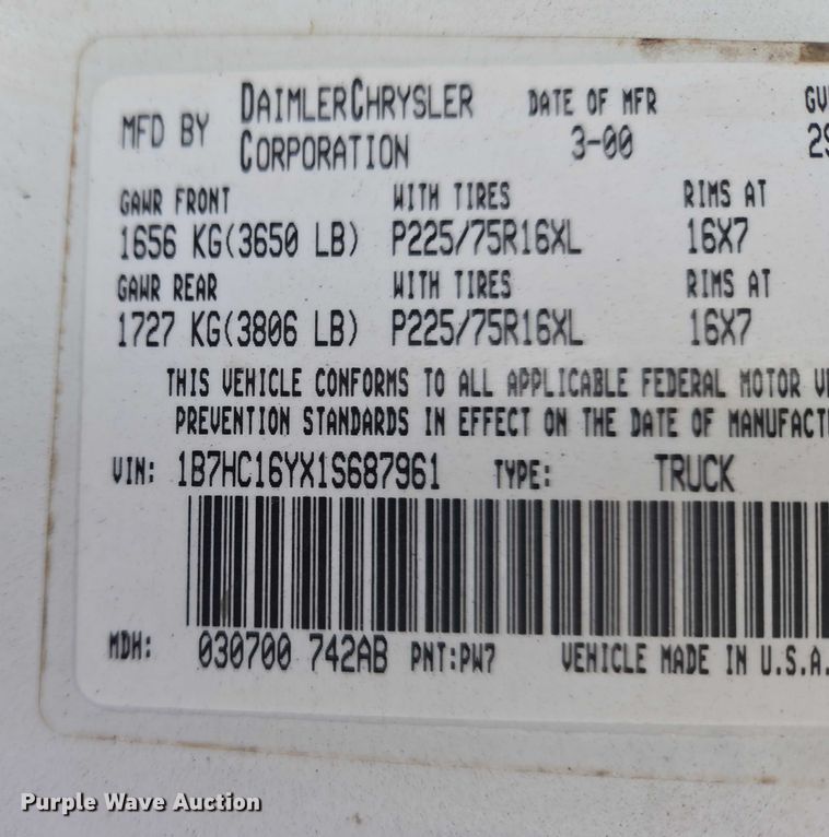 image for item ET5442 2001 Dodge Ram 1500 flatbed pickup truck