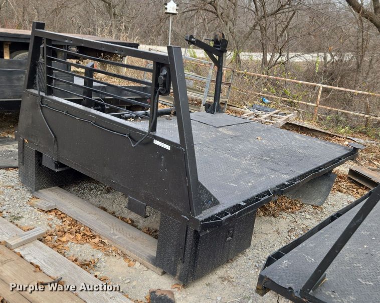 image for item ET5462 Flatbed pickup bed