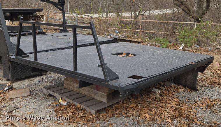 image for item ET5463 Flatbed pickup bed