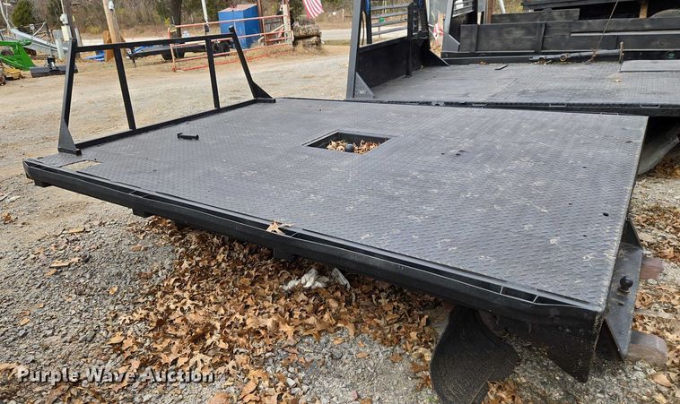 image for item ET5463 Flatbed pickup bed
