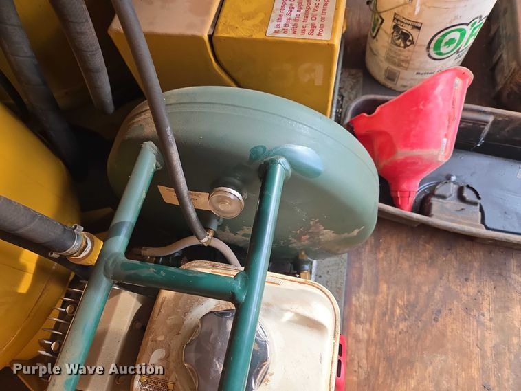 image for item ET5475 2016 Lark United Manufacturing enclosed cargo trailer