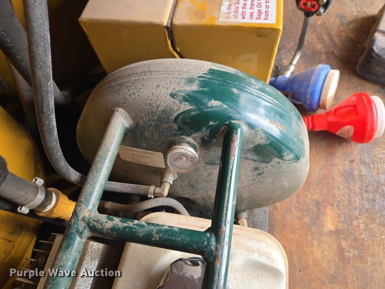 image for item ET5476 2016 Lark United Manufacturing LLC. enclosed cargo trailer