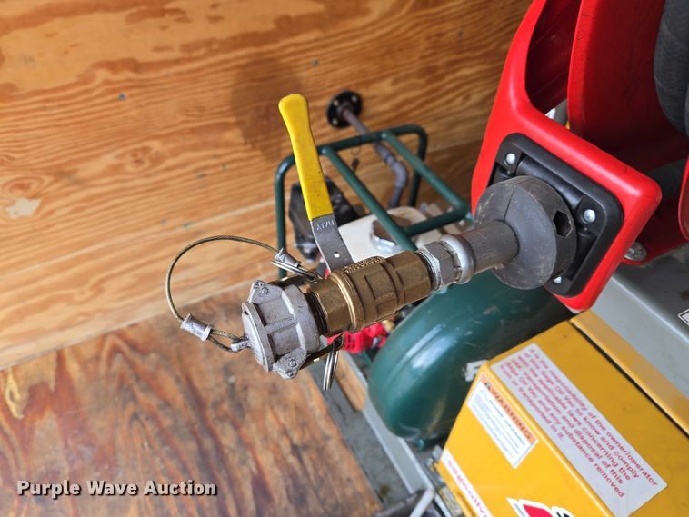 image for item ET5477 2016 Lark United Manufacturing LLC enclosed cargo trailer