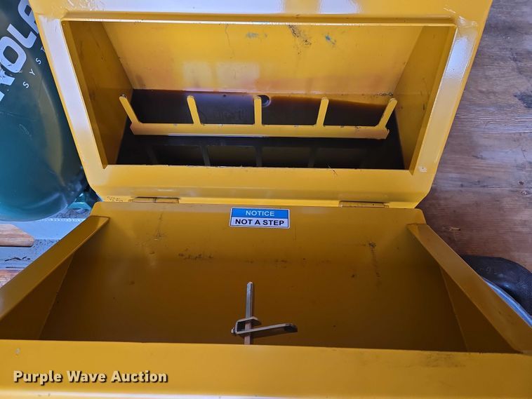 image for item ET5477 2016 Lark United Manufacturing LLC enclosed cargo trailer