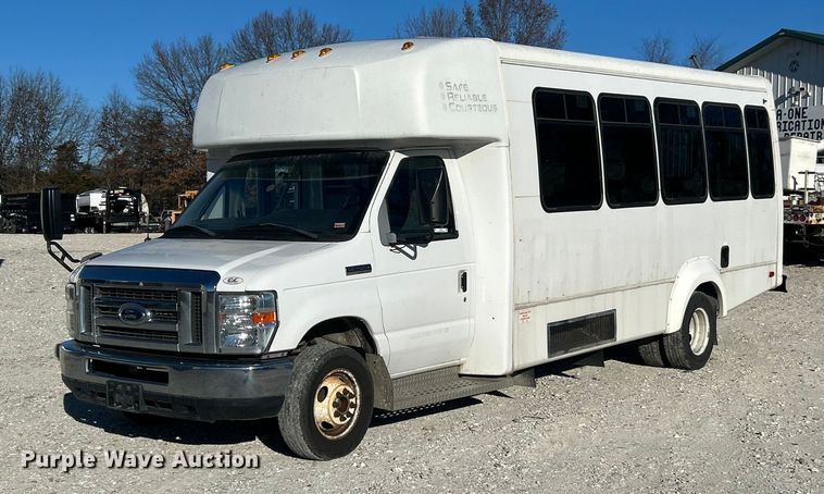 image for item ET6814 2012 Ford E450 Super Duty shuttle bus