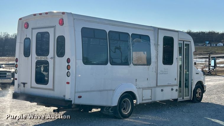 image for item ET6814 2012 Ford E450 Super Duty shuttle bus