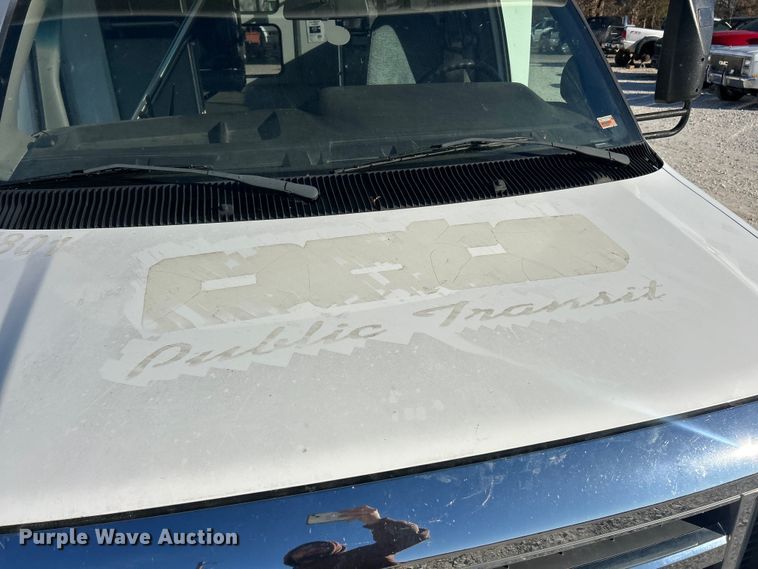 image for item ET6814 2012 Ford E450 Super Duty shuttle bus