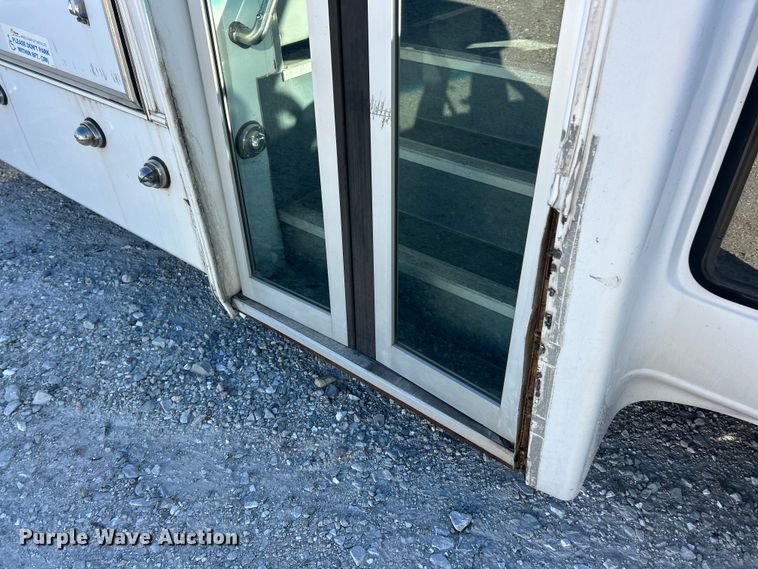 image for item ET6814 2012 Ford E450 Super Duty shuttle bus