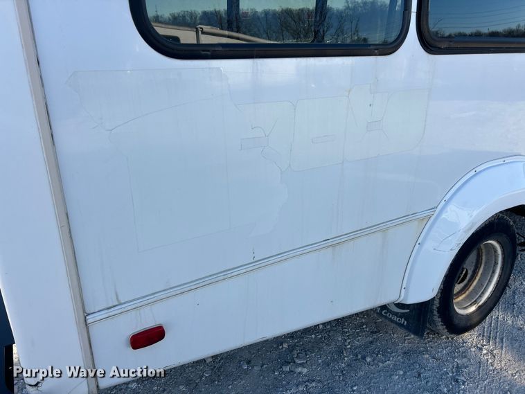 image for item ET6814 2012 Ford E450 Super Duty shuttle bus