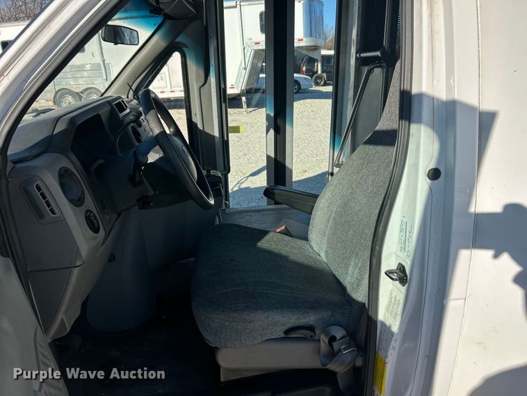 image for item ET6814 2012 Ford E450 Super Duty shuttle bus