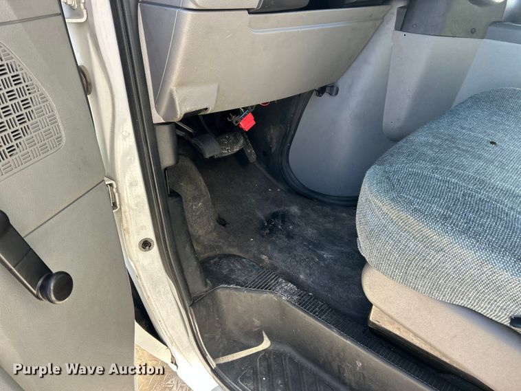 image for item ET6814 2012 Ford E450 Super Duty shuttle bus