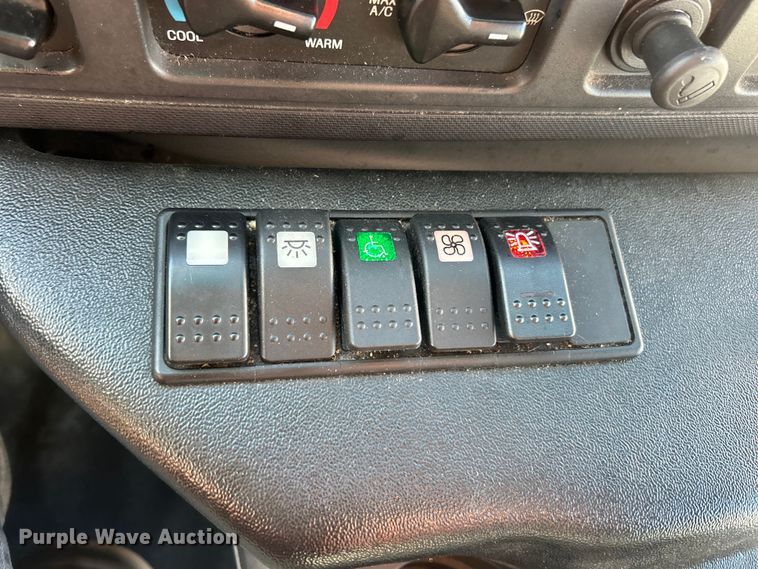 image for item ET6814 2012 Ford E450 Super Duty shuttle bus