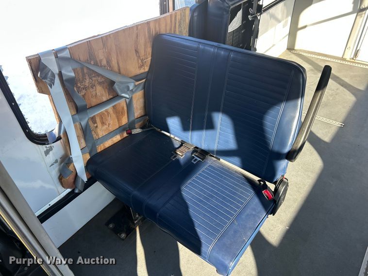 image for item ET6814 2012 Ford E450 Super Duty shuttle bus