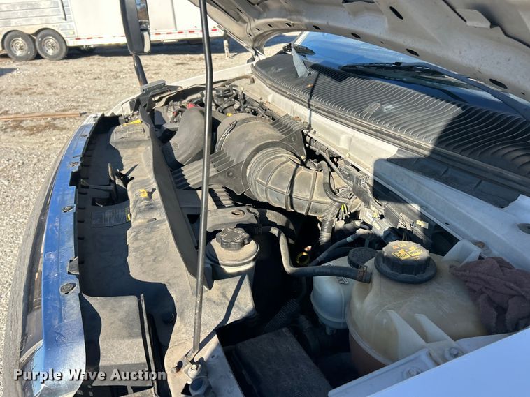 image for item ET6814 2012 Ford E450 Super Duty shuttle bus