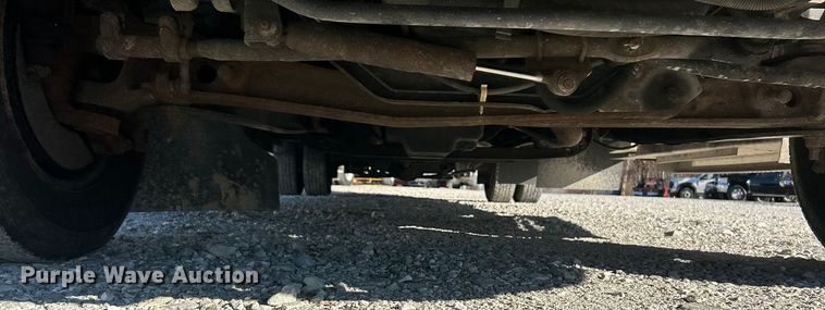 image for item ET6814 2012 Ford E450 Super Duty shuttle bus