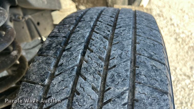 image for item ET6814 2012 Ford E450 Super Duty shuttle bus